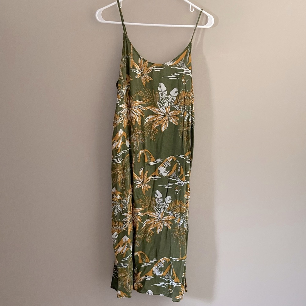 🌿 H&M Tropical Sundress